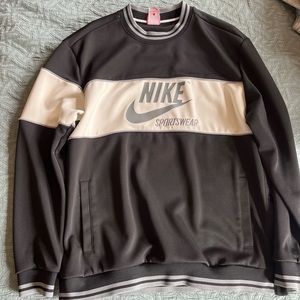 Nike men’s crewneck with side buttons